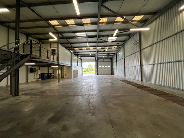 entreprise à louer - 1065.0 m2 - AMBRES - 81 - MIDI-PYRENEES - Century 21 Plein Sud